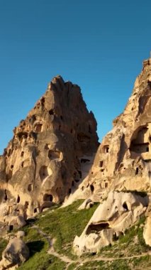 İnanılmaz bir manzara. Kapadokya Türkiye 'nin popüler bir turizm beldesi.