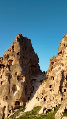 İnanılmaz bir manzara. Kapadokya Türkiye 'nin popüler bir turizm beldesi.