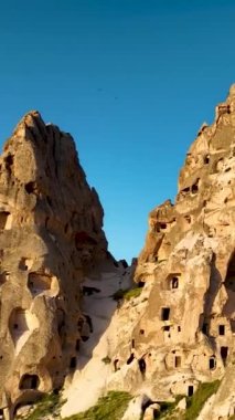 İnanılmaz bir manzara. Kapadokya Türkiye 'nin popüler bir turizm beldesi.