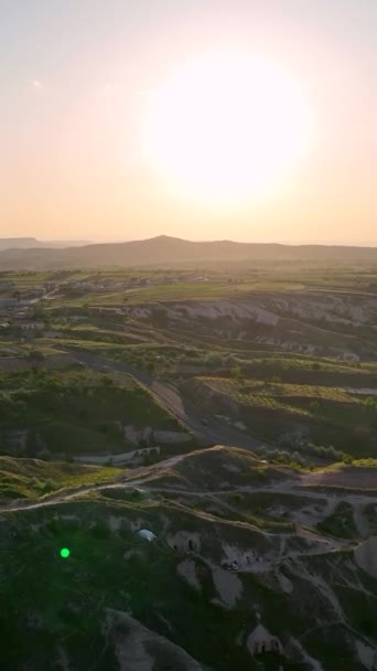 トルコだ ドローンは驚くべき岩の形成の上を飛ぶ 素晴らしい風景 — ストック動画