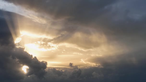 Nubosidad Dorada Atardecer Alto Contraste Cielo Verdad Concepto Sueños Pronóstico — Vídeos de Stock
