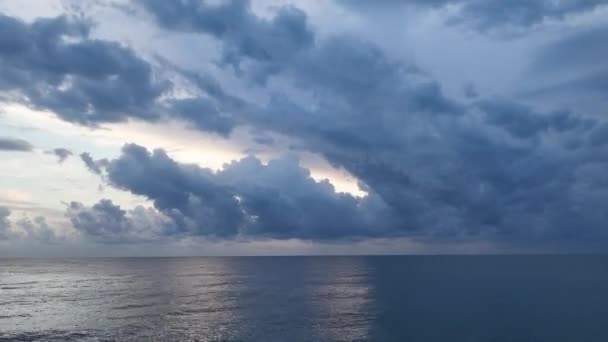 海に沈む夕日ジューシーな色 — ストック動画