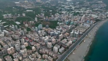 Deniz kıyısındaki panorama