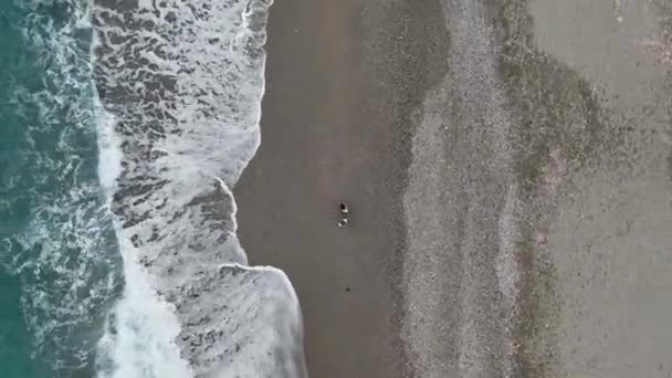 Deniz Manzaralı Rahatlık Güzellik Sonbahar Bulutlu Gökyüzünde Boş Kumsalda Deniz — Stok video