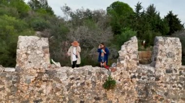 Gün batımının güzel manzarası ve Alanya 4K şehri.