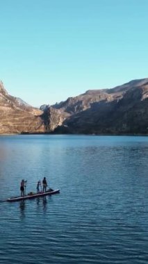 Yeşil kanyon hindisi antalya hava sporu konsepti