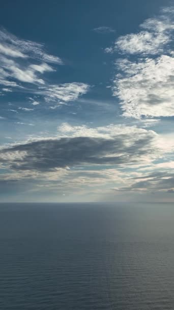 Nublado Mar Puesta Sol Volando Sol — Vídeo de stock