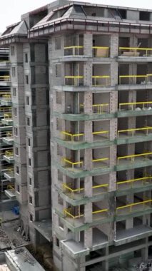 İnşaat alanlarında çalışmak, ön cephe işi, fayans yapımı, beton çatı