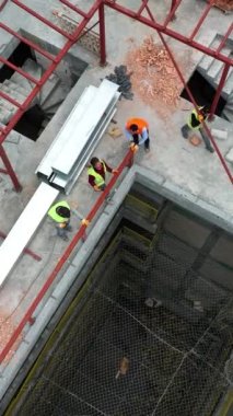 İnşaat alanlarında çalışmak, ön cephe işi, fayans yapımı, beton çatı