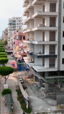 İnşaat alanlarında çalışmak, ön cephe işi, fayans yapımı, beton çatı