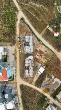 İnşaat alanlarında çalışmak, ön cephe işi, fayans yapımı, beton çatı