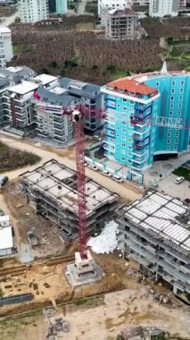 İnşaat alanlarında çalışmak, ön cephe işi, fayans yapımı, beton çatı
