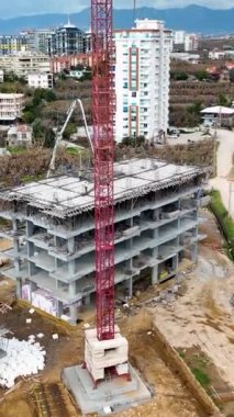 İnşaat alanlarında çalışmak, ön cephe işi, fayans yapımı, beton çatı