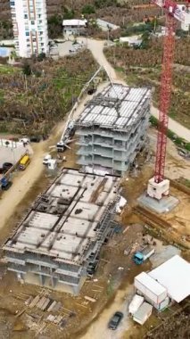 İnşaat alanlarında çalışmak, ön cephe işi, fayans yapımı, beton çatı