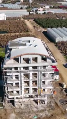 İnşaat alanlarında çalışmak, ön cephe işi, fayans yapımı, beton çatı
