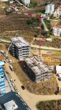 İnşaat alanlarında çalışmak, ön cephe işi, fayans yapımı, beton çatı