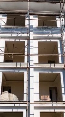 İnşaat alanlarında çalışmak, ön cephe işi, fayans yapımı, beton çatı