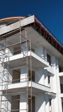 İnşaat alanlarında çalışmak, ön cephe işi, fayans yapımı, beton çatı