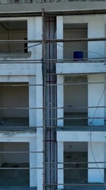 İnşaat alanlarında çalışmak, ön cephe işi, fayans yapımı, beton çatı