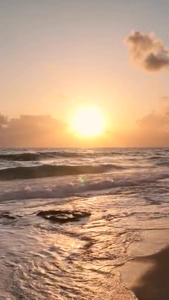 Bewölkt Meer Sonnenuntergang Fliegen Der Sonne Luftbild — Stockvideo