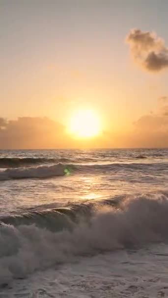 Bewölkt Meer Sonnenuntergang Fliegen Der Sonne Luftbild — Stockvideo