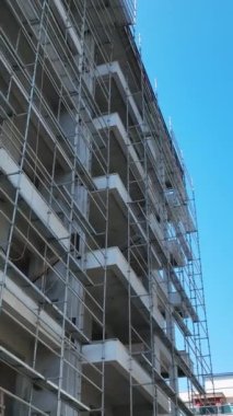 İnşaat alanlarında çalışmak, ön cephe işi, fayans yapımı, beton çatı