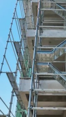 İnşaat alanlarında çalışmak, ön cephe işi, fayans yapımı, beton çatı