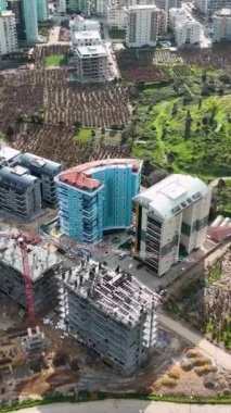 İnşaat alanlarında çalışmak, ön cephe işi, fayans yapımı, beton çatı