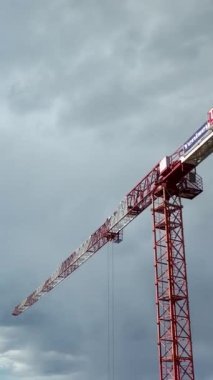 İnşaat alanlarında çalışmak, ön cephe işi, fayans yapımı, beton çatı