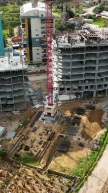 İnşaat alanlarında çalışmak, ön cephe işi, fayans yapımı, beton çatı