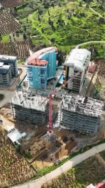 İnşaat alanlarında çalışmak, ön cephe işi, fayans yapımı, beton çatı