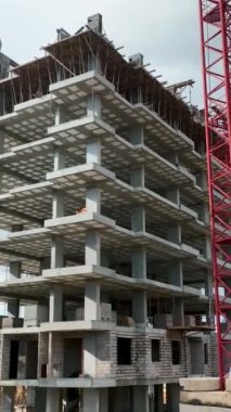 İnşaat alanlarında çalışmak, ön cephe işi, fayans yapımı, beton çatı