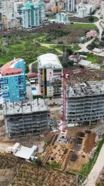 İnşaat alanlarında çalışmak, ön cephe işi, fayans yapımı, beton çatı