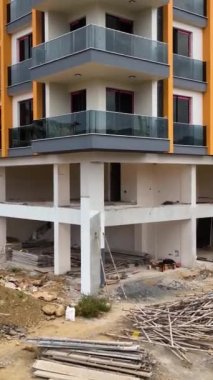 İnşaat alanlarında çalışmak, ön cephe işi, fayans yapımı, beton çatı