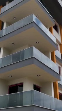 İnşaat alanlarında çalışmak, ön cephe işi, fayans yapımı, beton çatı