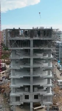 İnşaat alanlarında çalışmak, ön cephe işi, fayans yapımı, beton çatı