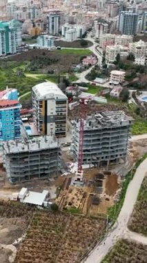 İnşaat alanlarında çalışmak, ön cephe işi, fayans yapımı, beton çatı