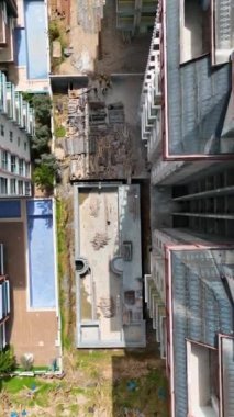 İnşaat alanlarında çalışmak, ön cephe işi, fayans yapımı, beton çatı