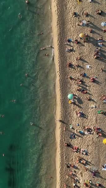 Mensen Zonnebaden Het Strand Vakantie Turkije Aan Middellandse Zee — Stockvideo