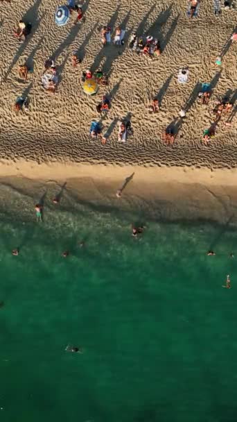 Pessoas Tomando Banho Sol Praia Férias Turquia Mar Mediterrâneo — Vídeo de Stock