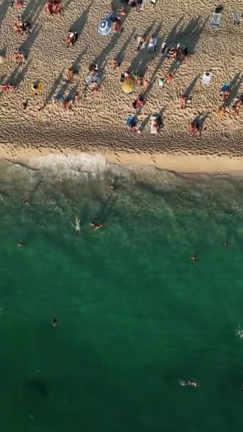 Mensen Zonnebaden Het Strand Vakantie Turkije Aan Middellandse Zee — Stockvideo