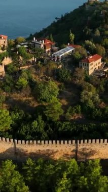 Dikey video yaz titreşimleri. Alanya Kalesi.