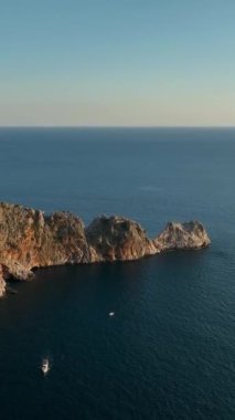 Dikey video yaz titreşimleri. Alanya Kalesi.