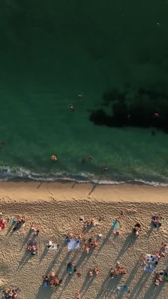 Orang Berjemur Pantai Liburan Turki Laut Mediterania — Stok Video