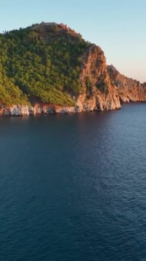 Dikey video yaz titreşimleri. Alanya Kalesi.