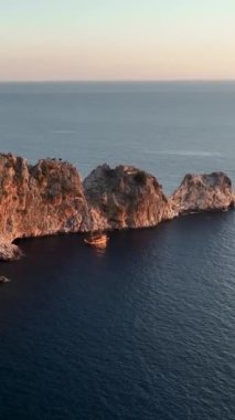 Dikey video yaz titreşimleri. Alanya Kalesi.