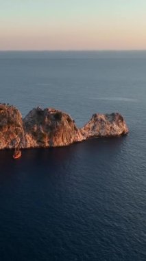 Dikey video yaz titreşimleri. Alanya Kalesi.