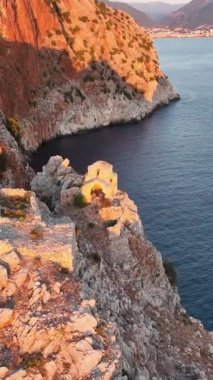 Dikey video yaz titreşimleri. Alanya Kalesi.