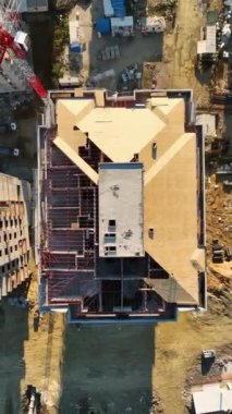 İnşaat alanlarında çalışmak, ön cephe işi, fayans yapımı, beton çatı