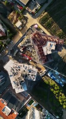 İnşaat alanlarında çalışmak, ön cephe işi, fayans yapımı, beton çatı